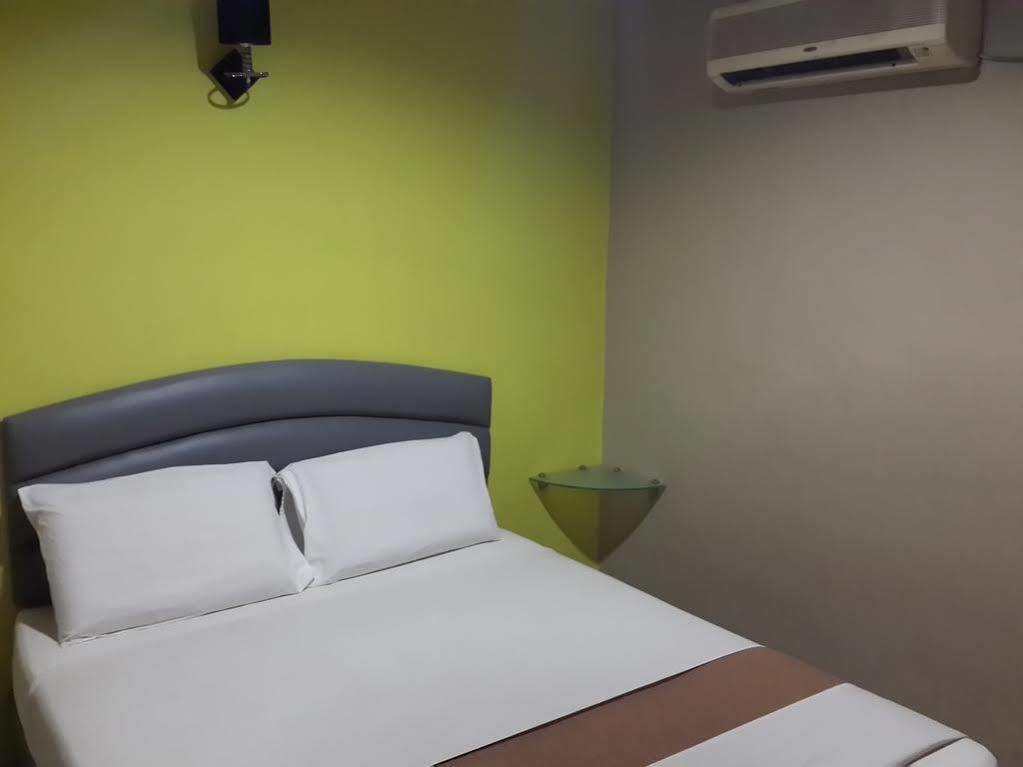 Dju Dju Hotel Batam Esterno foto